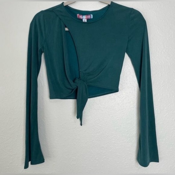 🌻HP🌻NWOT Urban Outfitters green Elle keyhole wrap crop top flare sleeves XS - Picture 7 of 12